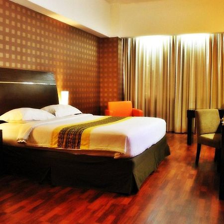 Grand Elite Hotel Pekanbaru Exterior photo