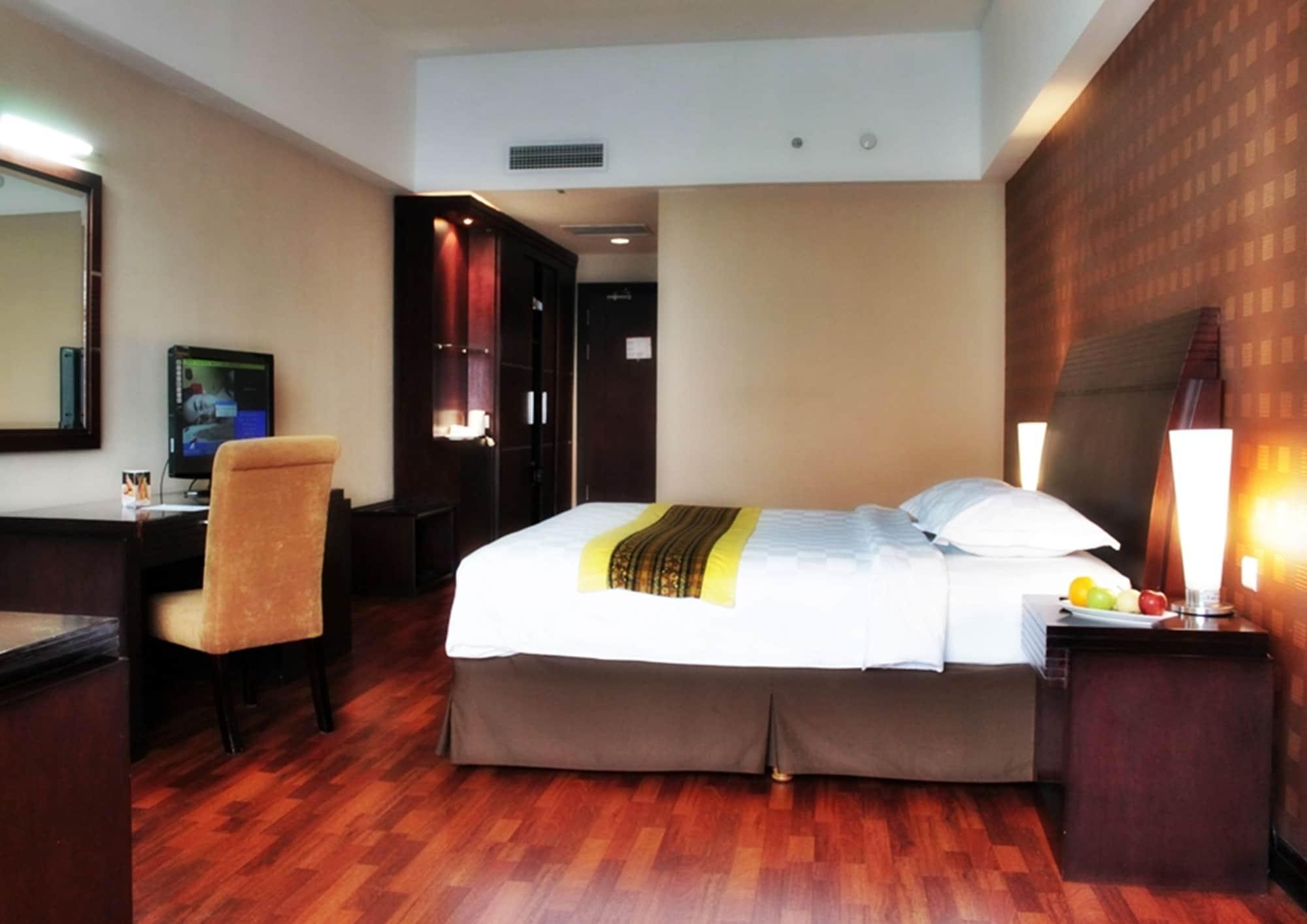 Grand Elite Hotel Pekanbaru Exterior photo