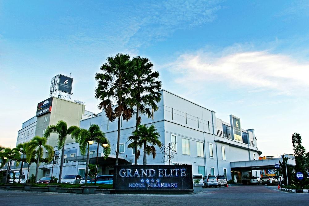 Grand Elite Hotel Pekanbaru Exterior photo