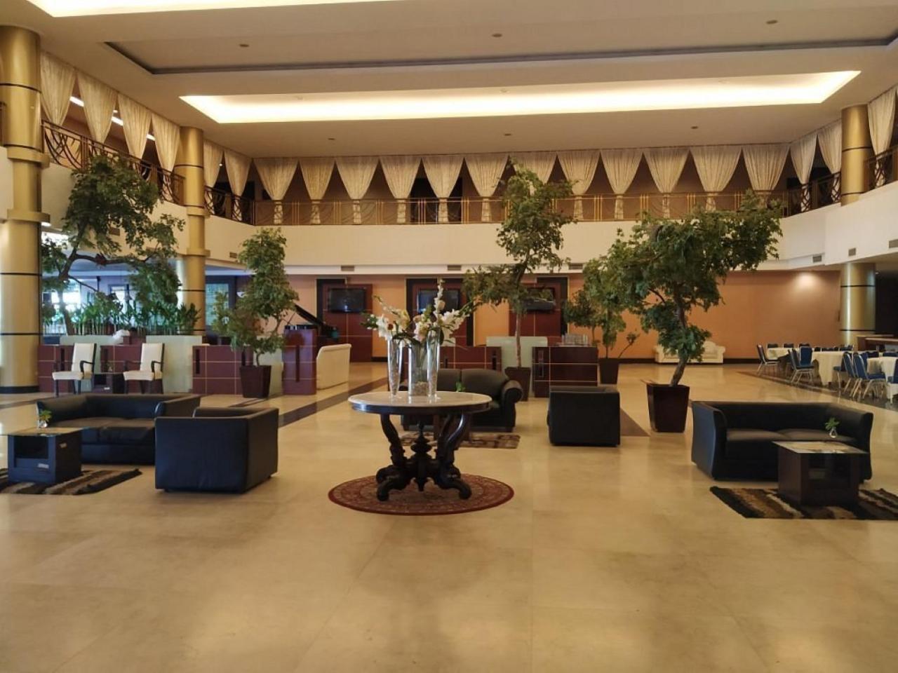 Grand Elite Hotel Pekanbaru Exterior photo