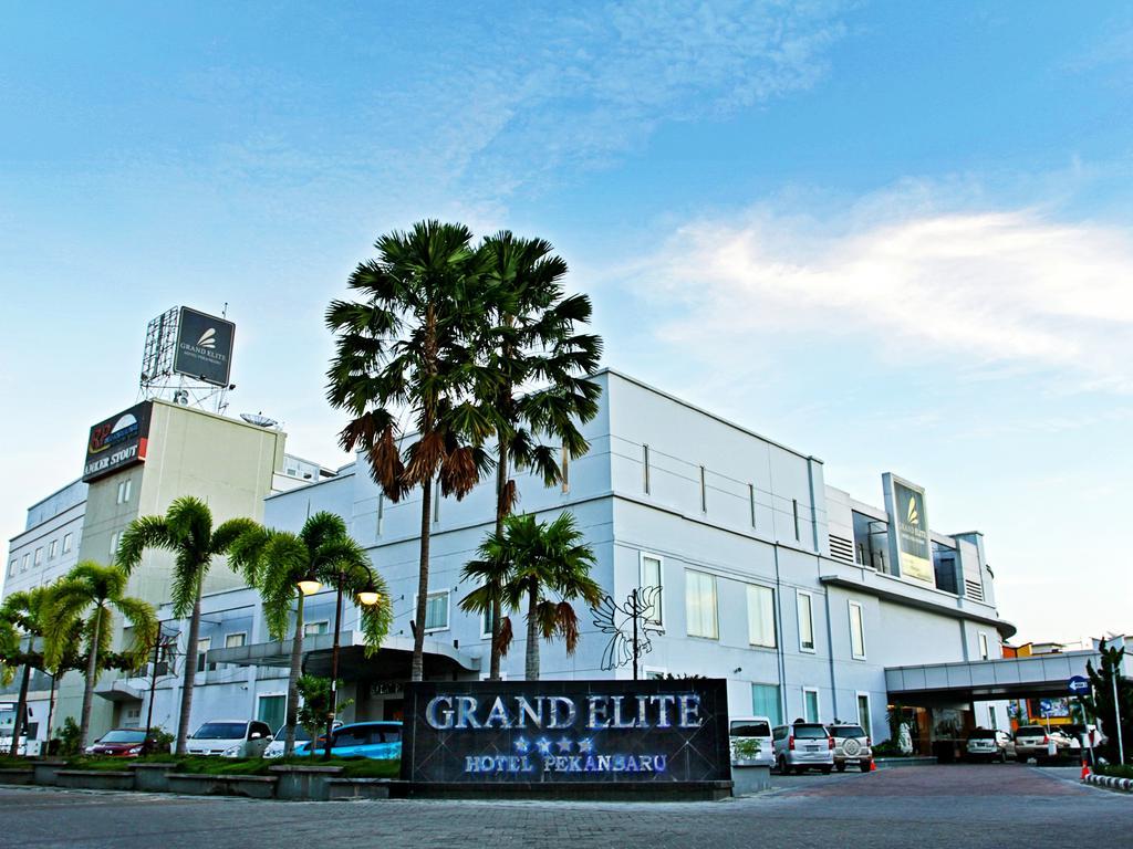 Grand Elite Hotel Pekanbaru Exterior photo