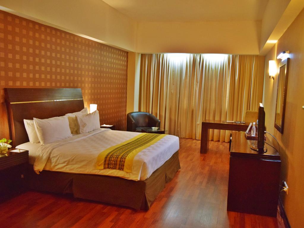 Grand Elite Hotel Pekanbaru Exterior photo