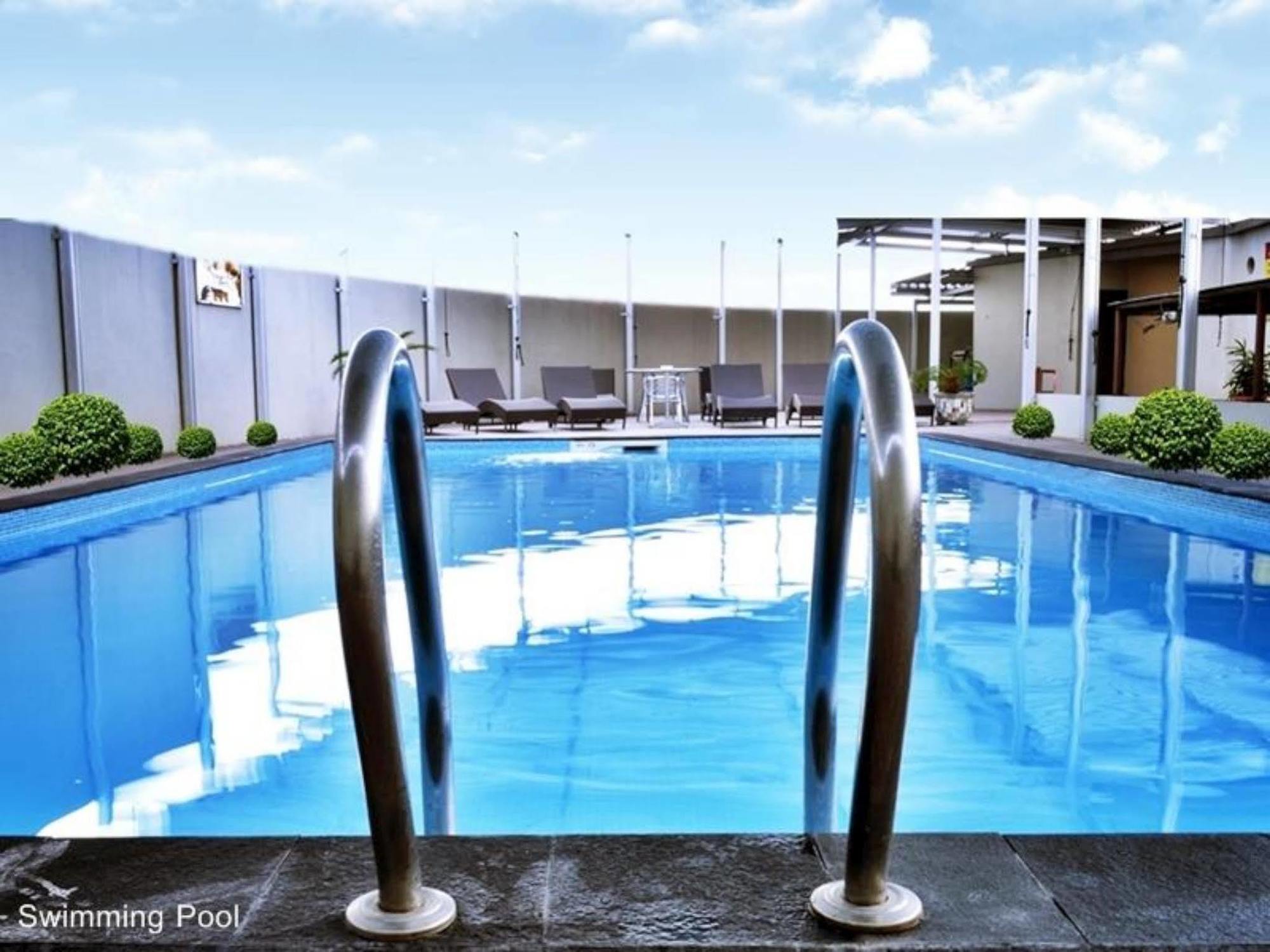 Grand Elite Hotel Pekanbaru Exterior photo