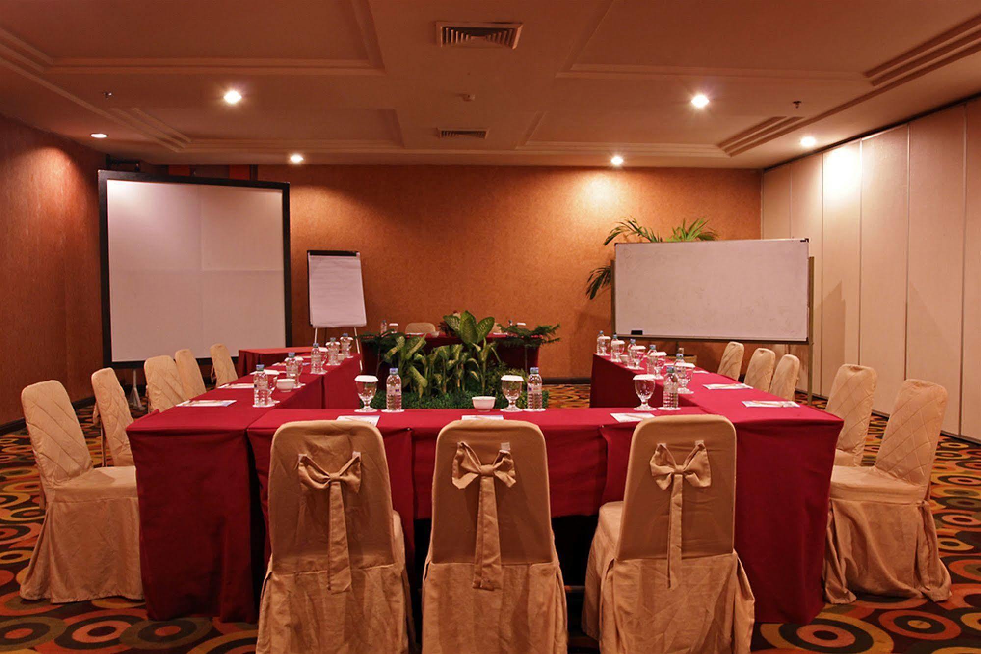 Grand Elite Hotel Pekanbaru Exterior photo
